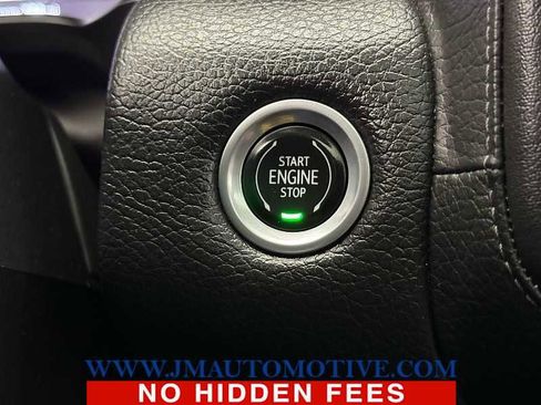 Used 2022 GMC Yukon XL Denali w/ Denali Premium Package image 46