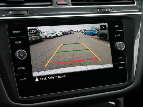 Certified 2022 Volkswagen Tiguan SE image 31