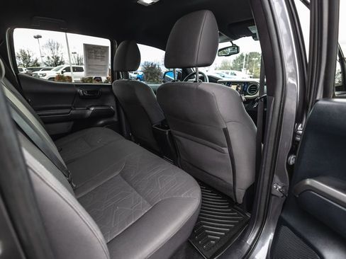 Used 2016 Toyota Tacoma TRD Sport image 34