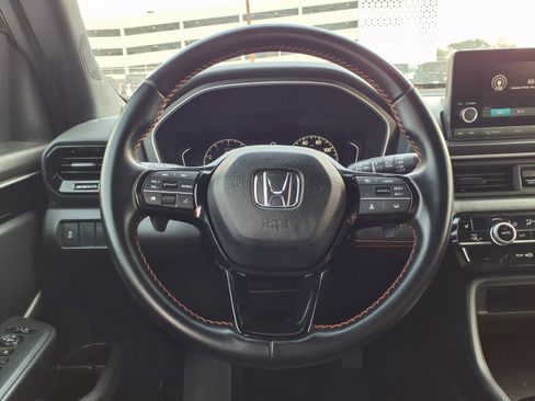 Used 2025 Honda Pilot Sport image 13