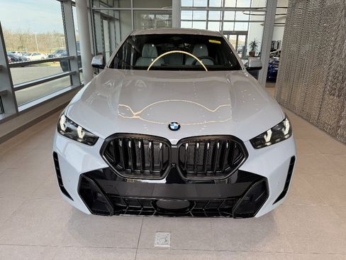 New 2026 BMW X6 xDrive40i w/ Climate Comfort Package image 2