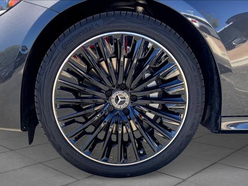 Used 2025 Mercedes-Benz E 350 4MATIC Sedan image 19