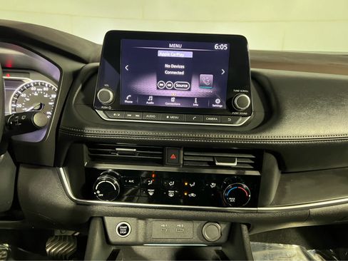 Used 2023 Nissan Rogue S AWD/4WD image 11