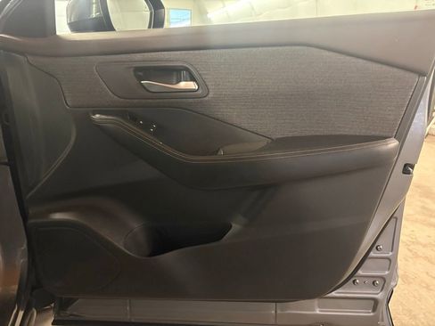 Used 2023 Nissan Rogue SV image 25