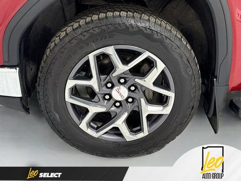 Used 2023 GMC Sierra 1500 SLT w/ SLT Premium Package AWD/4WD image 35