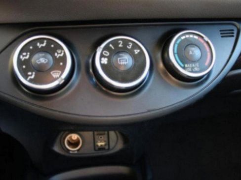 Used 2017 Toyota Yaris L image 77