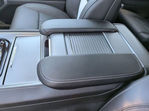New 2026 Jeep Grand Wagoneer L Limited AWD/4WD image 38