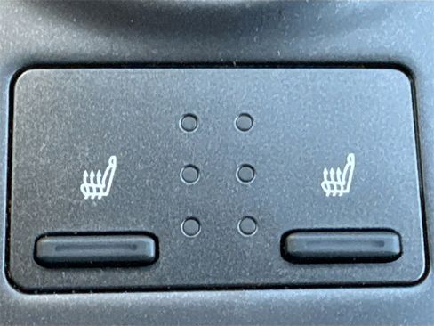 Used 2022 Toyota Camry XLE image 21