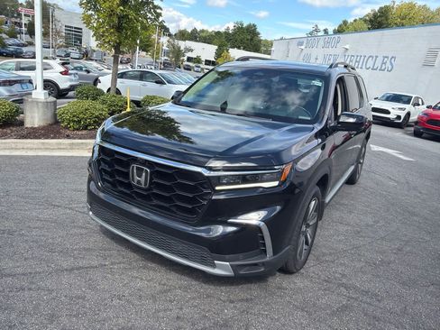 Used 2025 Honda Pilot Elite image 3
