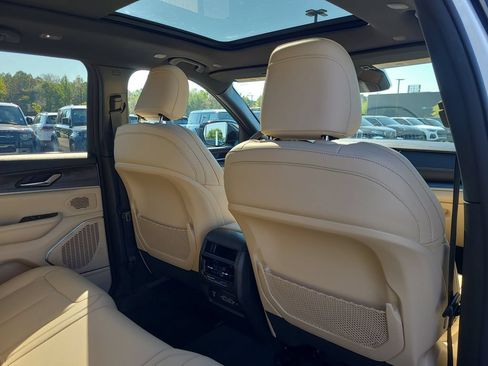 Used 2024 Jeep Grand Cherokee Limited RWD image 18