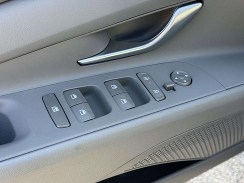 Certified 2025 Hyundai Elantra Sport image 15