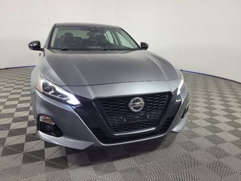 Used 2022 Nissan Altima 2.5 SR w/ Midnight Edition Package FWD image 14