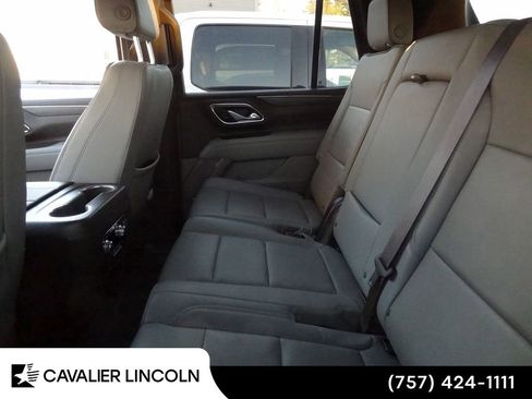 Used 2023 GMC Yukon SLT w/ SLT Luxury Package RWD image 8