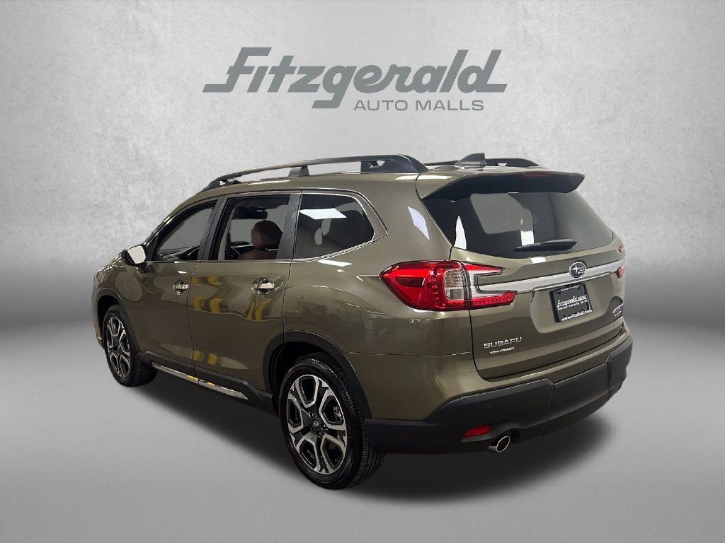 Used 2025 Subaru Ascent Touring AWD/4WD image 3