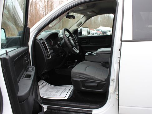 Used 2013 RAM 2500 Tradesman w/ Chrome Appearance Group image 16