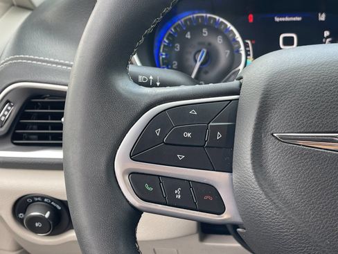 Used 2022 Chrysler Pacifica Limited AWD/4WD image 29