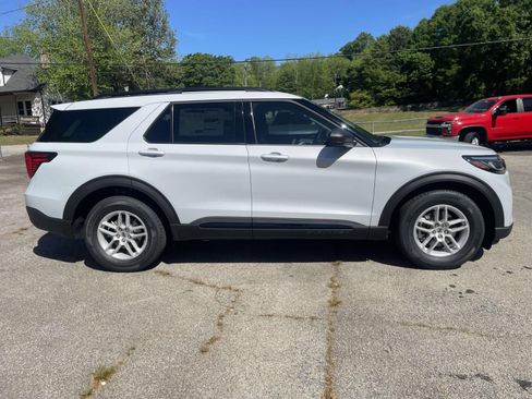 New 2026 Ford Explorer Active w/ Active Comfort Package image 2