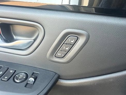 Used 2025 Honda Pilot Touring image 11