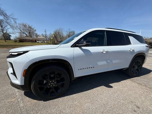 Used 2026 Chevrolet Traverse RS image 1