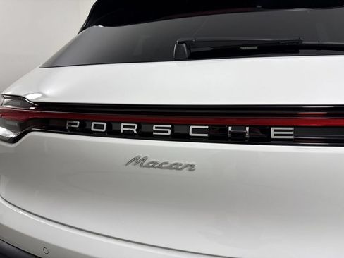 Certified 2025 Porsche Macan AWD/4WD image 19