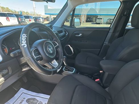 Used 2018 Jeep Renegade Latitude image 11