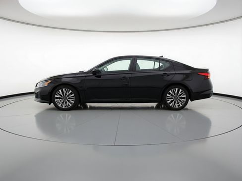 Used 2025 Nissan Altima 2.5 SV image 5