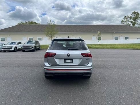 Certified 2022 Volkswagen Tiguan SE R-Line AWD/4WD image 3