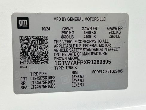 Used 2024 GMC Savana 2500 w/ Driver Convenience Package RWD image 31