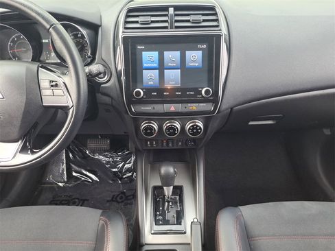 Used 2024 Mitsubishi Outlander Sport SE image 11