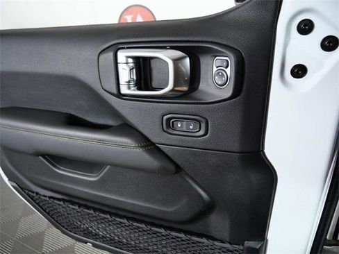 Used 2021 Jeep Wrangler Unlimited Sahara image 25