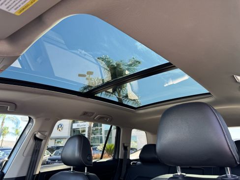 Used 2021 Volkswagen Atlas SEL Premium image 33