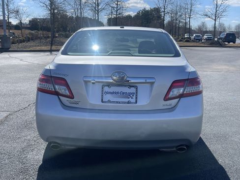 Used 2010 Toyota Camry XLE image 8