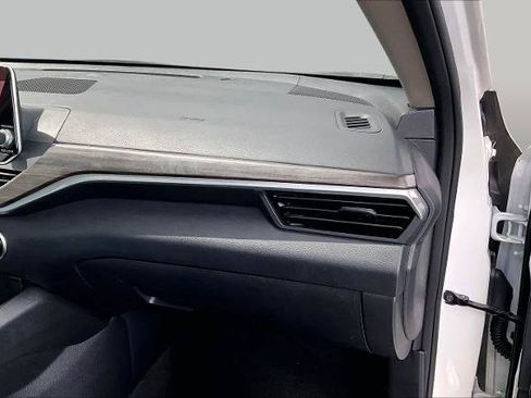 Certified 2025 Nissan Altima 2.5 SV FWD image 18