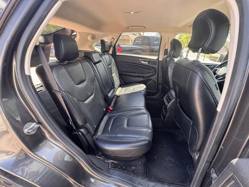 Used 2017 Ford Edge Titanium w/ Technology Package FWD image 9