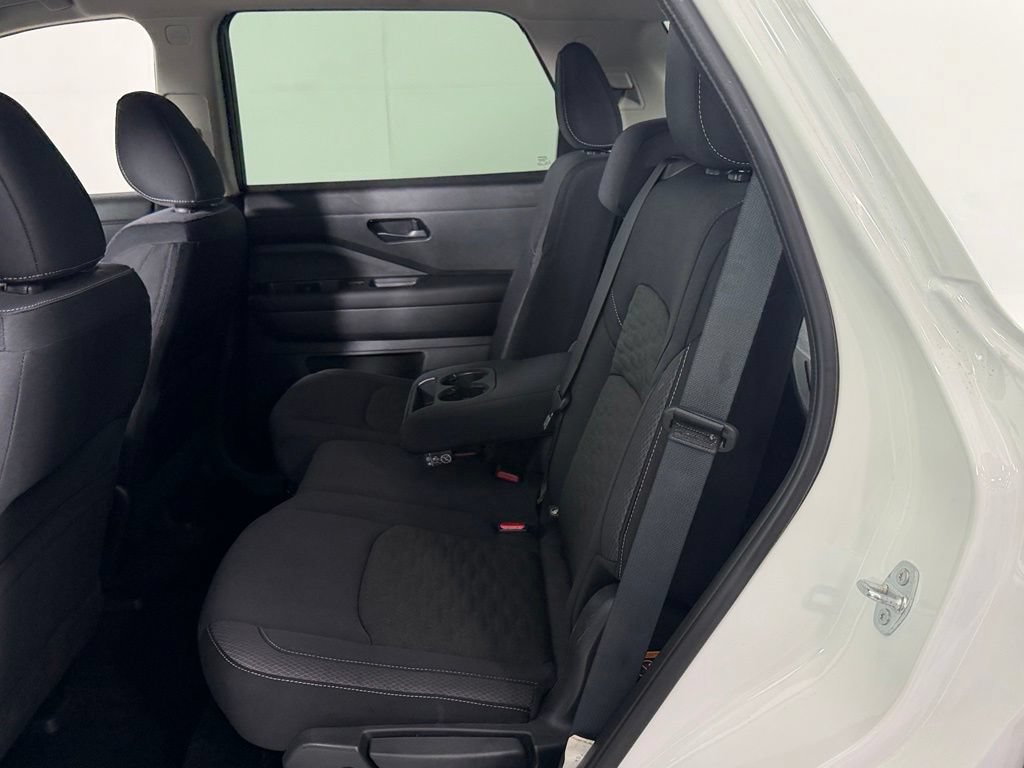 Used 2024 Nissan Pathfinder SV FWD image 17