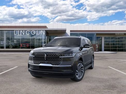 New 2026 Lincoln Navigator Premiere AWD/4WD image 2
