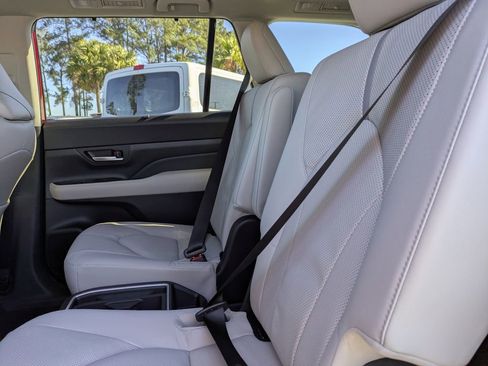 New 2026 Toyota Grand Highlander Platinum image 14