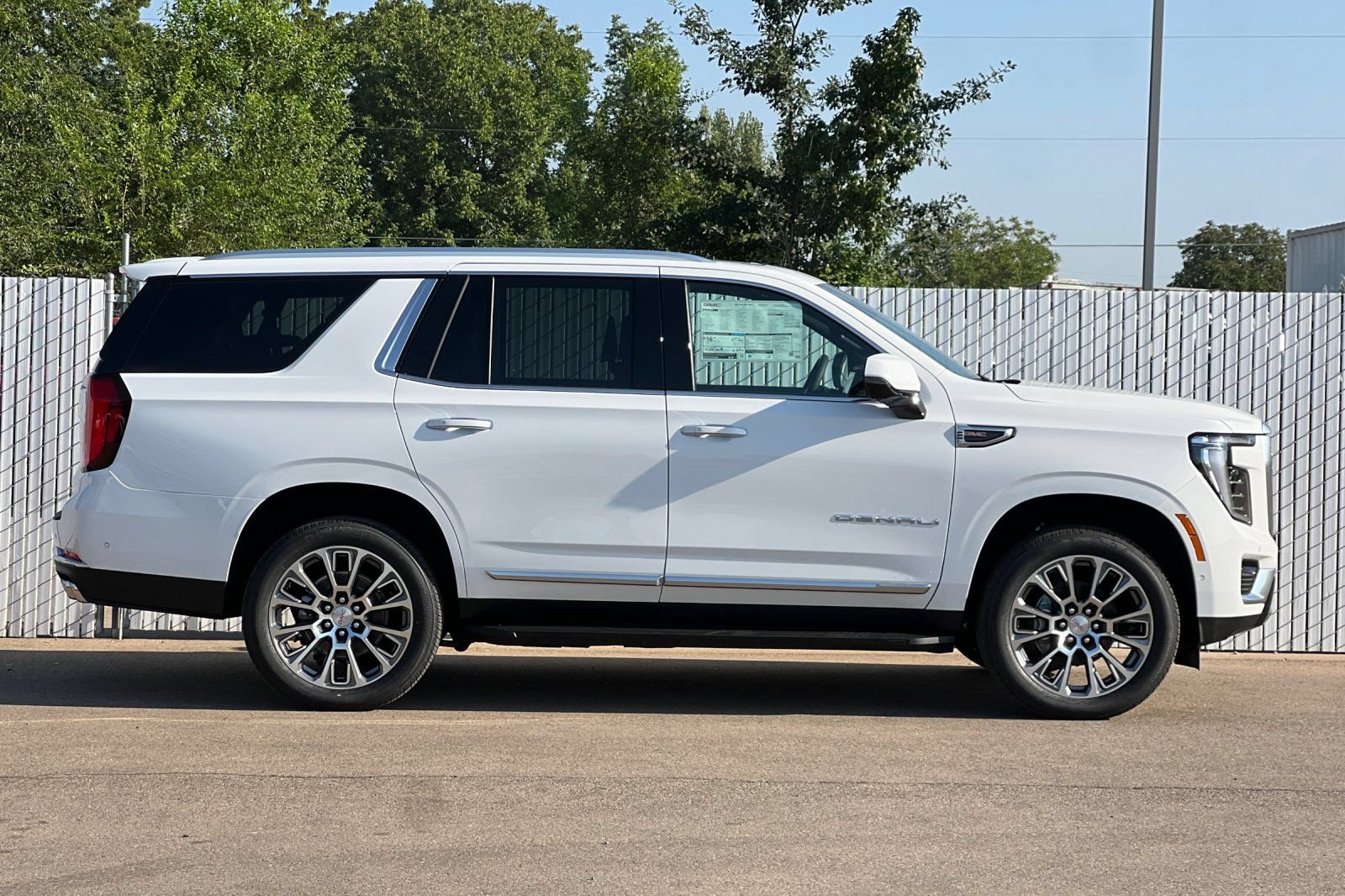 New 2026 GMC Yukon Denali w/ Advanced Technology Package AWD/4WD image 3