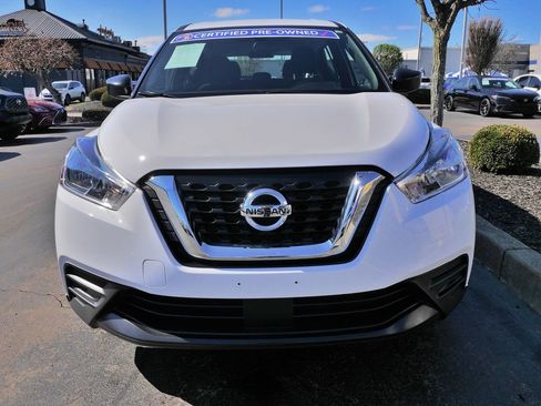 Used 2020 Nissan Kicks S image 2