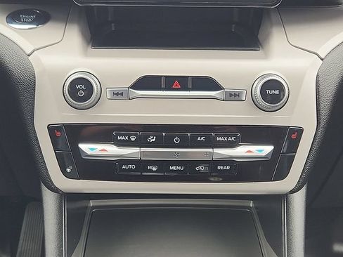 Certified 2023 Ford Explorer XLT w/ Equipment Group 202A AWD/4WD image 17