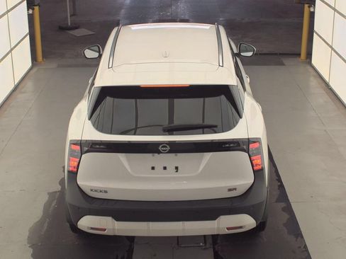 Used 2025 Nissan Kicks SR FWD image 8