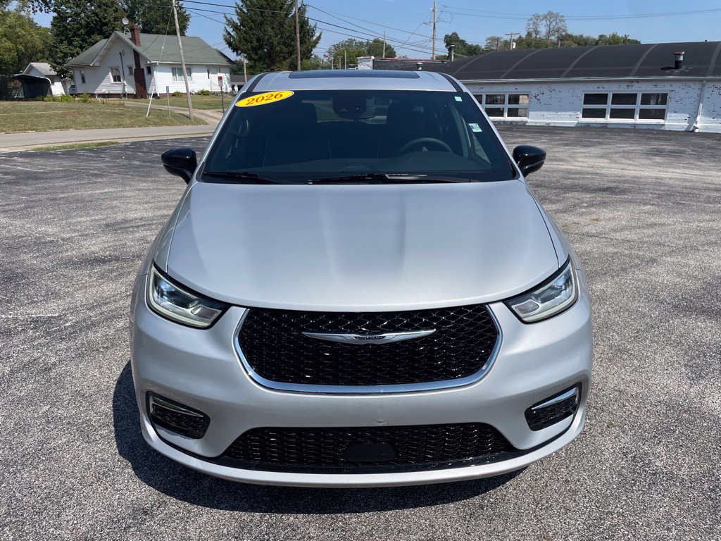 Used 2026 Chrysler Pacifica Limited FWD image 2