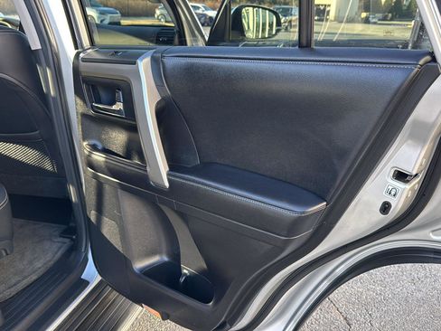 Used 2016 Toyota 4Runner SR5 Premium image 13