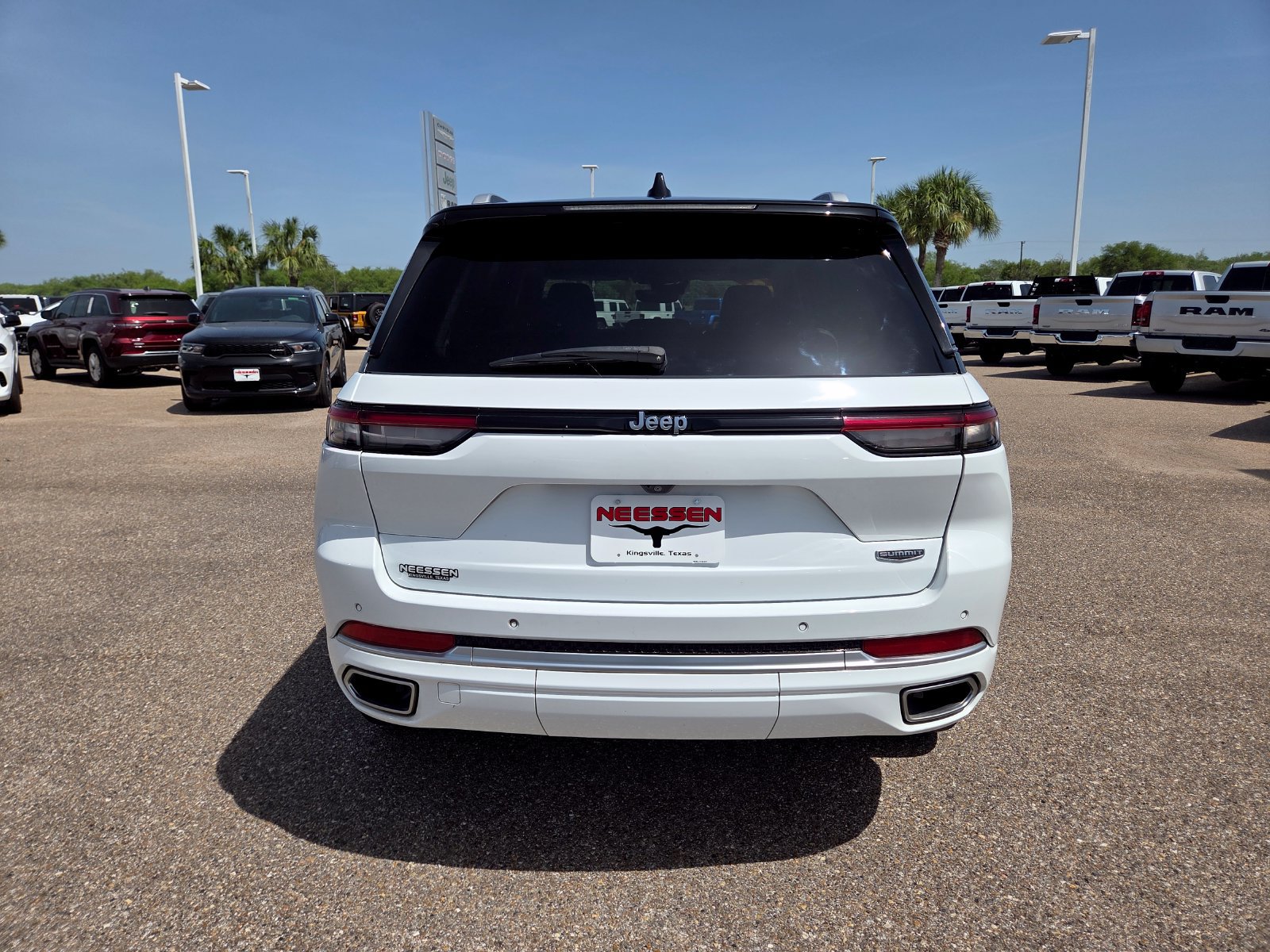 Used 2022 Jeep Grand Cherokee Summit RWD image 6