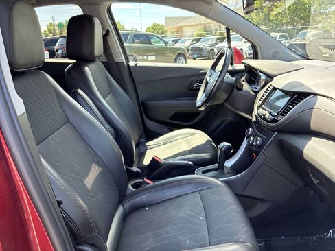 Used 2018 Chevrolet Trax LT w/ LT Convenience Package FWD image 24