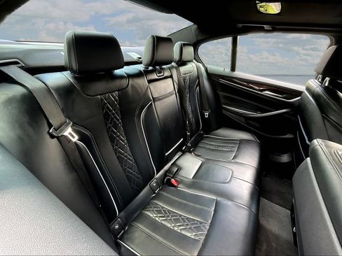 Used 2019 BMW 530e xDrive w/ Luxury Seating Package AWD/4WD image 25