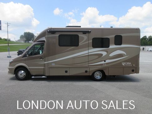 Used 2017 Mercedes-Benz Sprinter 3500 image 3