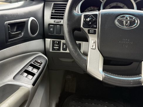 Used 2015 Toyota Tacoma PreRunner w/ SR5 Package RWD image 14