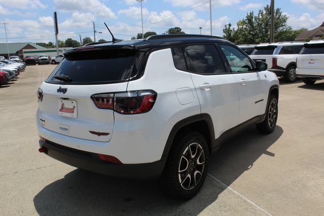 Used 2025 Jeep Compass Trailhawk AWD/4WD image 11