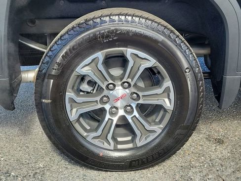 Certified 2025 GMC Sierra 1500 SLT image 6